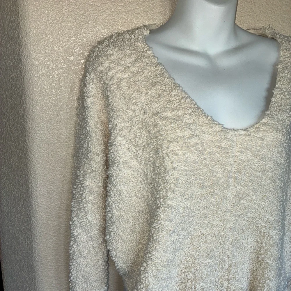 Free People Sweater Women's M, Cream Textured Knit, V-Neck, Long Sleeve EUC